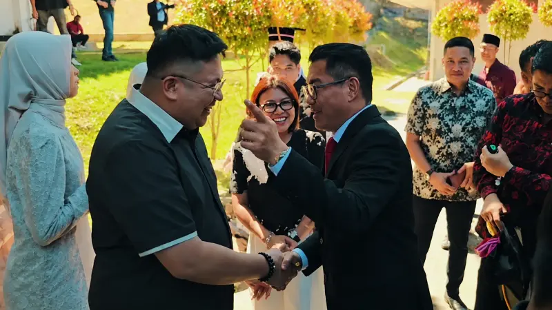 Ucapan selamat dari Wakil Bupati Minahasa Utara Kevin Lotulung dan istri menjadi simbol kekompakan serta dukungan bagi prestasi yang mengharumkan nama daerah.(Foto: Dok. Diskominfo Minut)