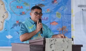 Plt Bupati Kepulauan SITARO Bapak Heronimus Makainas, menyampaikan sambutan dan membuka kegiatan Bakti Sosial dan Sosialisasi PAAP, Kamis (28/5/2026).(Foto: dok. RARE Indonesia)