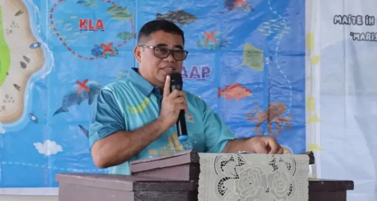 Plt Bupati Kepulauan SITARO Bapak Heronimus Makainas, menyampaikan sambutan dan membuka kegiatan Bakti Sosial dan Sosialisasi PAAP, Kamis (28/5/2026).(Foto: dok. RARE Indonesia)