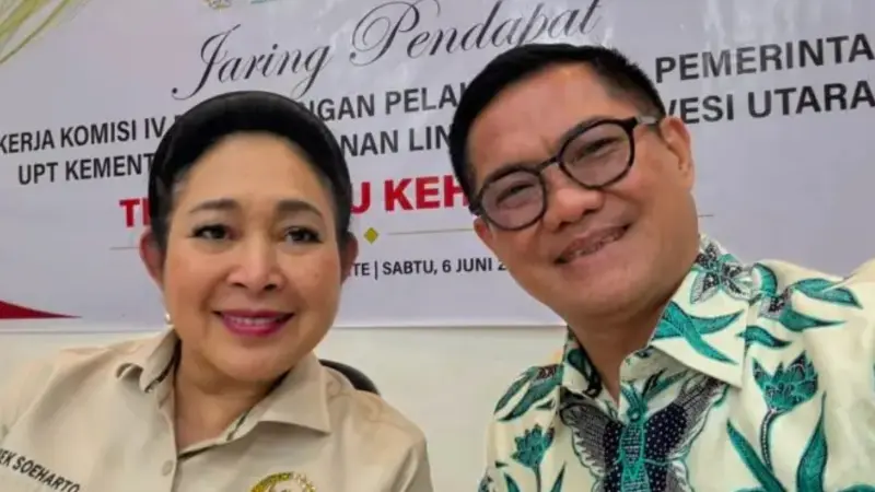 Bupati Minahasa Utara, Joune Ganda, mengambil foto selfie bersama Ketua Komisi IV DPR RI, Titiek Soeharto, dalam kunjungan ke MSM, Sabtu (6/6/2026).