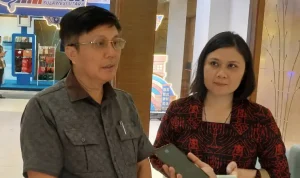 Sekda Minut Novly Wowiling didampingi Kepala BKAD Minut Carla Sigarlaki, mengklarifikasi perihal dana CSR BSG yang diberikan untuk Pemkab Minut. Sekda Minut Novly Wowiling didampingi Kepala BKAD Minut Carla Sigarlaki, mengklarifikasi perihal dana CSR BSG yang diberikan untuk Pemkab Minut.