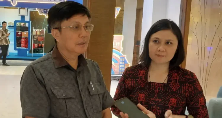 Sekda Minut Novly Wowiling didampingi Kepala BKAD Minut Carla Sigarlaki, mengklarifikasi perihal dana CSR BSG yang diberikan untuk Pemkab Minut.