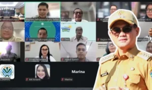 Kepala Bagian Pemerintahan Setda Minahasa Utara, Sefferson Sumampouw, mengikuti rapat daring tindak lanjut program Official Development Assistance (ODA). Insert: Bupati Minut, Joune Ganda.