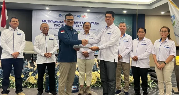 Ketua Umum AMDATARA, Karyanto Wibowo mengukuhkan Pengurus AMDATARA Sulut yang diketuai Bonifacius Dumanauw.