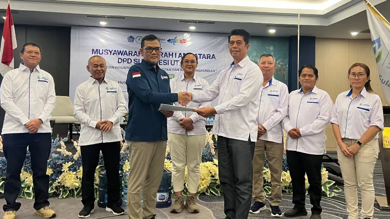 Ketua Umum AMDATARA, Karyanto Wibowo mengukuhkan Pengurus AMDATARA Sulut yang diketuai Bonifacius Dumanauw.