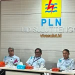 Pimpinan PLN UID Suluttenggo (kiri ke kanan) Manager K3LN Ronggur Leonard Simanjuntak, Senior Manager Keuangan, Komunikasi dan Umum, Dandung Hariwibowo, GM PT PLN UID Suluttenggo, Usman Bangun, Usman Bangun, Senior Manager Niaga & Manajemen Pelanggan, Bonifatius Wardhana dan Manager Unit Pelaksana Proyek Ketenagalistrikan Sulawesi Utara, Heru Wardono.(Foto: VivaSulut.id)