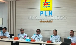 Pimpinan PLN UID Suluttenggo (kiri ke kanan) Manager K3LN Ronggur Leonard Simanjuntak, Senior Manager Keuangan, Komunikasi dan Umum, Dandung Hariwibowo, GM PT PLN UID Suluttenggo, Usman Bangun, Usman Bangun, Senior Manager Niaga & Manajemen Pelanggan, Bonifatius Wardhana dan Manager Unit Pelaksana Proyek Ketenagalistrikan Sulawesi Utara, Heru Wardono.(Foto: VivaSulut.id)