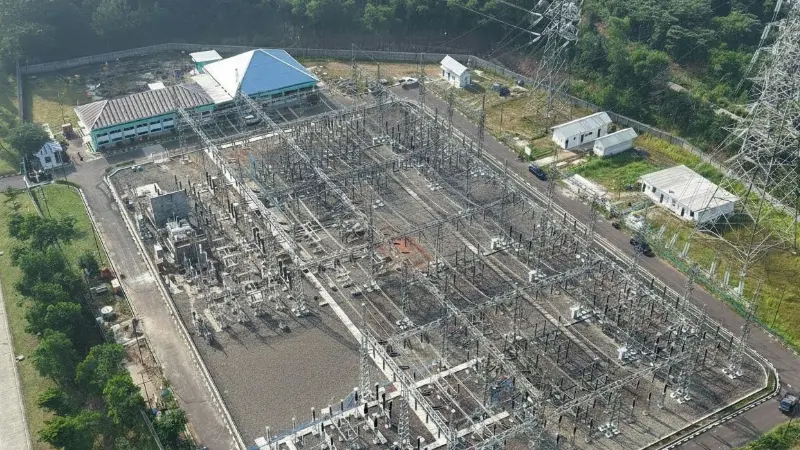 Tampak udara Gardu Induk 150 kilovolt (kV) Margakarya di Karawang International Industrial City (KIIC), Jawa Barat yang melayani suplai listrik ke industri data center di kawasan tersebut. Dengan listrik yang andal, PLN menciptakan multiplier effect untuk kemajuan industri nasional.(Foto: dok.PLN)