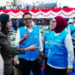 Direktur Distribusi PLN, Arsyadany G. Akmalaputri (kedua dari kanan) didampingi oleh General Manager PLN Unit Induk Distribusi Jakarta Raya, Moch. Andy Adchaminoerdin (ketiga dari kiri) saat melakukan inspeksi sistem kelistrikan di kawasan Gedung DPR/MPR RI, Jakarta, pada Kamis (13/8/2026). Foto: doc. PLN