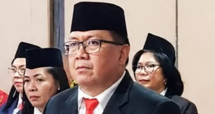 Kepala Dinas Kominfosan Minut, Styvi Watupongoh.