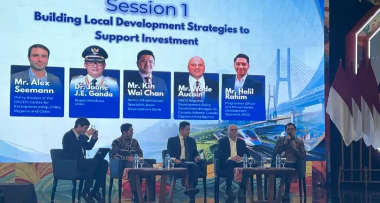 Bupati Minut DR Joune Ganda menjadi salah satu panelis dalam diskusi pada sesi Bulding Local Development Strategies to Support Investment pada APKASI Otonomi Expo 2026.(foto: VivaSulut)