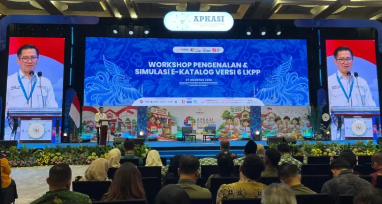 Sekjen APKASI Joune Ganda membuka Workshop Pengenalan dan Simulasi E-Katalog Versi 6 yang digelar APKASI bekerja sama dengan LKPP, dalam rangkaian Apkasi Otonomi Expo (AOE) 2026, Jumat (28/8/2026).(foto: VivaSulut)