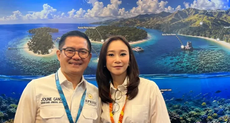 Bupati Minahasa Utara Joune Ganda didampingi istri tercinta, Rizya Ganda Davega pada moment APKASI Otonomi Expo 2026 di Tanggerang.(foto: VivaSulut)
