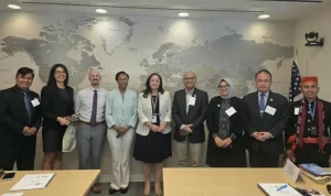 Ketua LAROMA, Iswan Sual (kanan) tampil memperkenalkan adat Malesung di Amerika Serikat.(foto: dok. LAROMA)