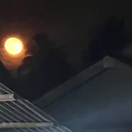Fenomena Harvest moon bisa dilihat dengan kasat mata di langit Minahasa Utara.(foto: VivaSulut.id)