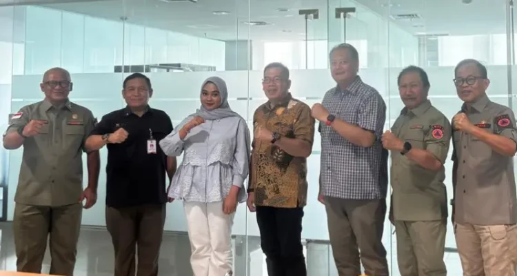 Legislator Minut, Edwin Nelwan, Didik Susanto dan Rimalda Tiloli, mengunjungi BNPB untuk memperjuangkan bantuan alat bantu pemadaman kebakaran di Gunung Klabat dan diterima langsung oleh unsur Pengarah BNPB.
