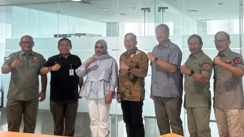 Legislator Minut, Edwin Nelwan, Didik Susanto dan Rimalda Tiloli, mengunjungi BNPB untuk memperjuangkan bantuan alat bantu pemadaman kebakaran di Gunung Klabat dan diterima langsung oleh unsur Pengarah BNPB.