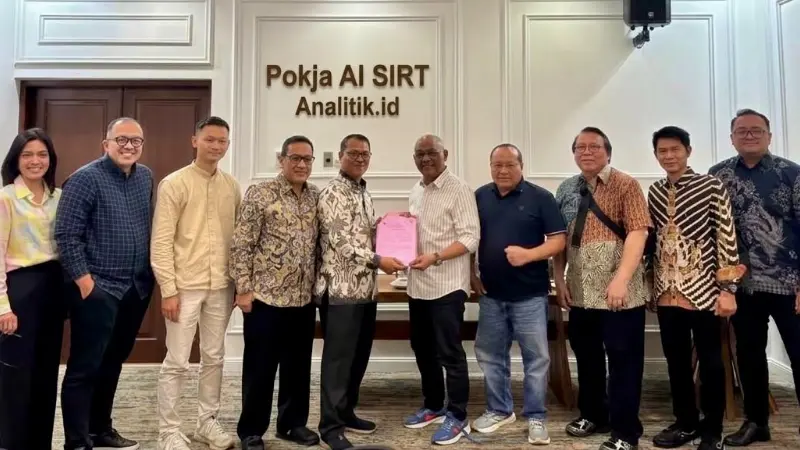 Ketua Pokja A Sapto Anggoro serahkan hasil ke Ketua PANDI Isnawan Aslam.
