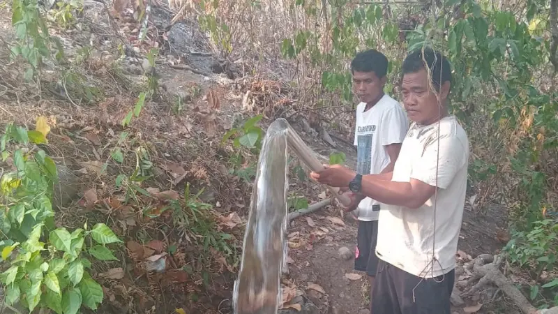 Masyarakat Desa Libas kini kembali bisa mengakses air bersih usai Pemkab Minut memperbaiki pipa penyaluran air warga yang rusak akibat kebakaran.(Foto: dok. Pemdes Libas)