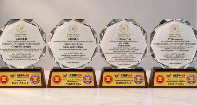 PT PLN (Persero) melalui PLN Nusantara Power dan PLN Indonesia Power meraih empat penghargaan ASEAN Energy Awards 2026 di Manila, Filipina. Penghargaan ini diraih melalui inovasi hidrogen hijau, gedung hemat energi, PLTS Terapung Cirata, serta integrasi biomassa dan smart energy management. Capaian ini memperkuat komitmen PLN Group dalam mendorong energi bersih dan transisi energi berkelanjutan.