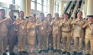 Gubernur Sulut Yulius Selvanus, Bupati Minut Joune Ganda dan sejumlah kepada daerah lainnya di Sulut menghadiri Rakornas TPAKD.(Foto: dok. Diskominfo Minut)