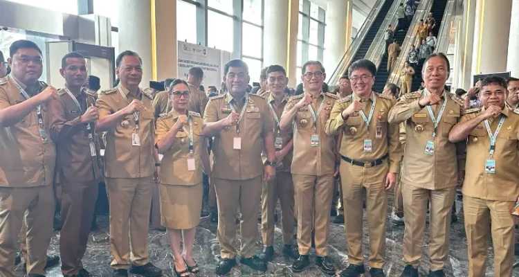 Gubernur Sulut Yulius Selvanus, Bupati Minut Joune Ganda dan sejumlah kepada daerah lainnya di Sulut menghadiri Rakornas TPAKD.(Foto: dok. Diskominfo Minut)