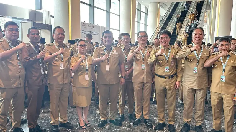 Gubernur Sulut Yulius Selvanus, Bupati Minut Joune Ganda dan sejumlah kepada daerah lainnya di Sulut menghadiri Rakornas TPAKD.(Foto: dok. Diskominfo Minut)
